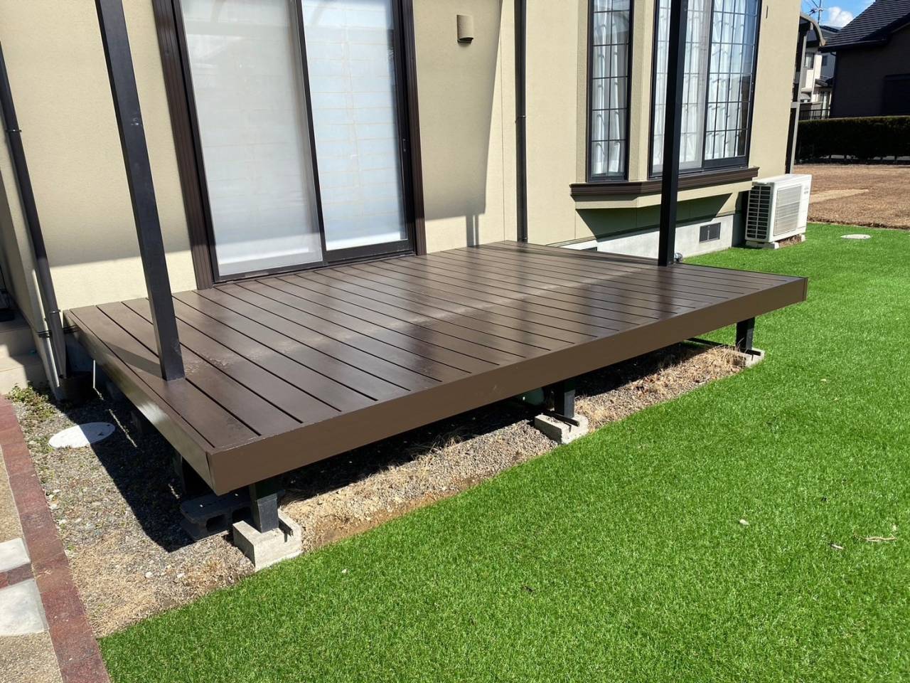 既存人工木デッキに塗装施工