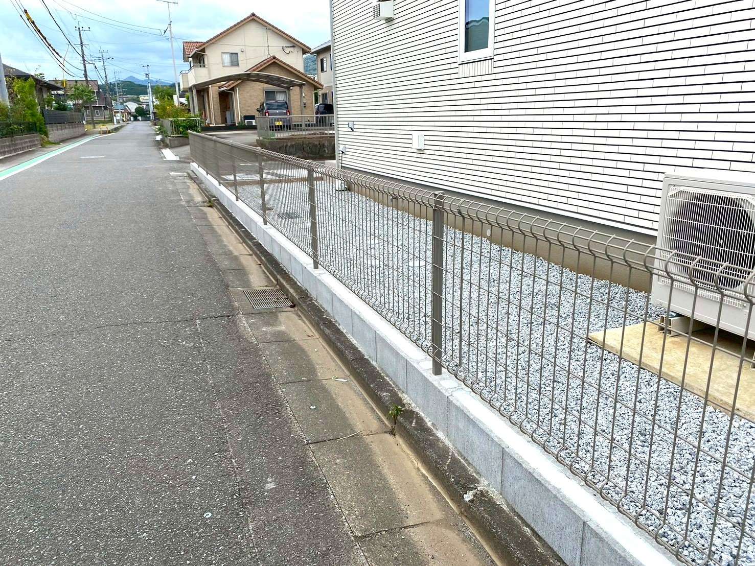 ブロック積みと圧迫感のないメッシュフェンス|大分市