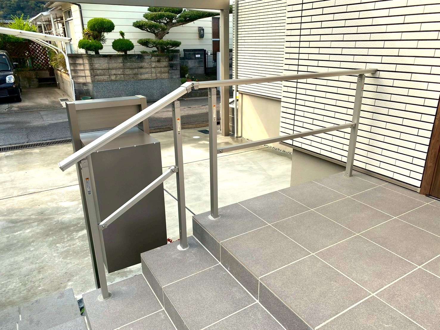 スタイリッシュで上り下りスムーズな歩行補助手すり|大分市