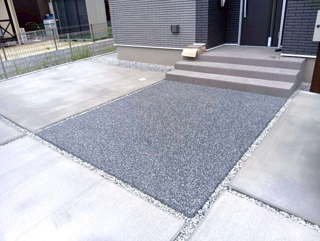 美しさと優れた水はけを兼ね備えた樹脂舗装アプローチ|大分市